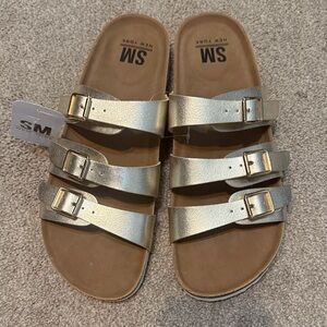 SM New York Birdie White Three Strap Sandals Size 9